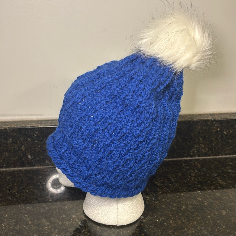NWOT Adult/Teen Hand-Knit Beanie with Faux Fur Pom
